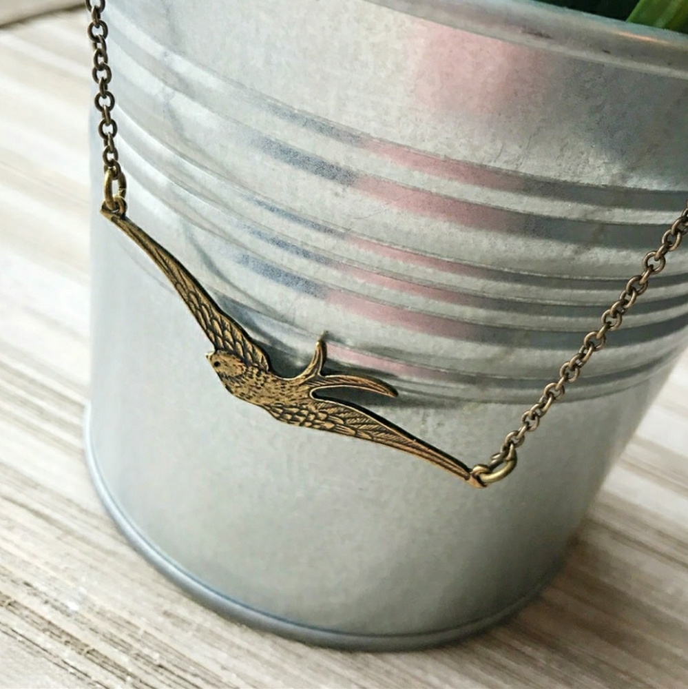 Super Cute 💞Soaring Sparrow Collarbone Necklace